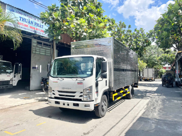 ISUZU NQR550 – THÙNG KÍN CẢI TIẾN CHUẨN 2025