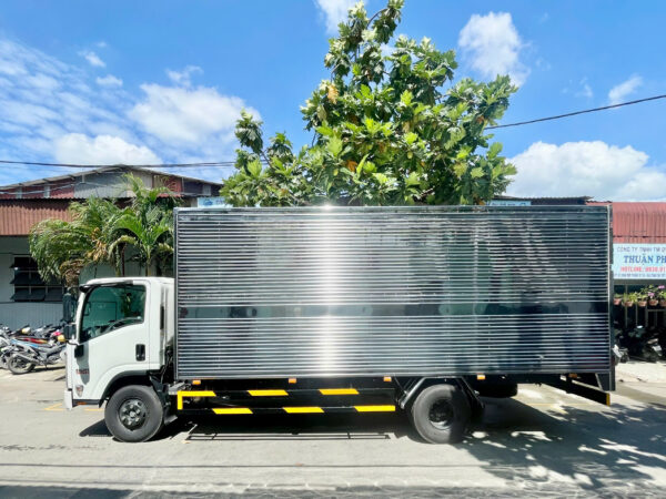 ISUZU NQR550 – THÙNG KÍN CẢI TIẾN CHUẨN 2025 - Hình ảnh 3