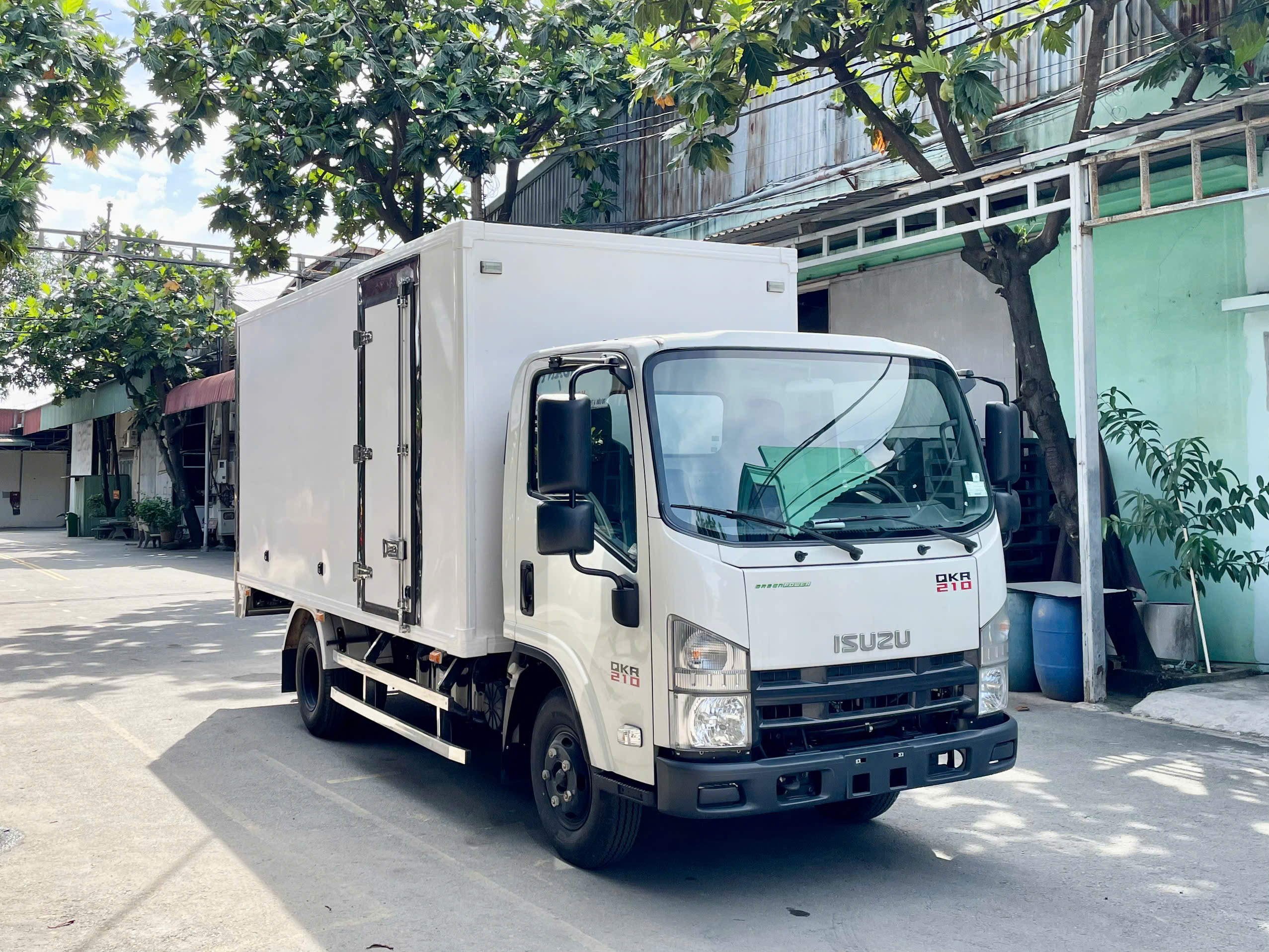 ISUZU QKR210 - THÙNG KÍN COMPOSITE - Hình ảnh 3