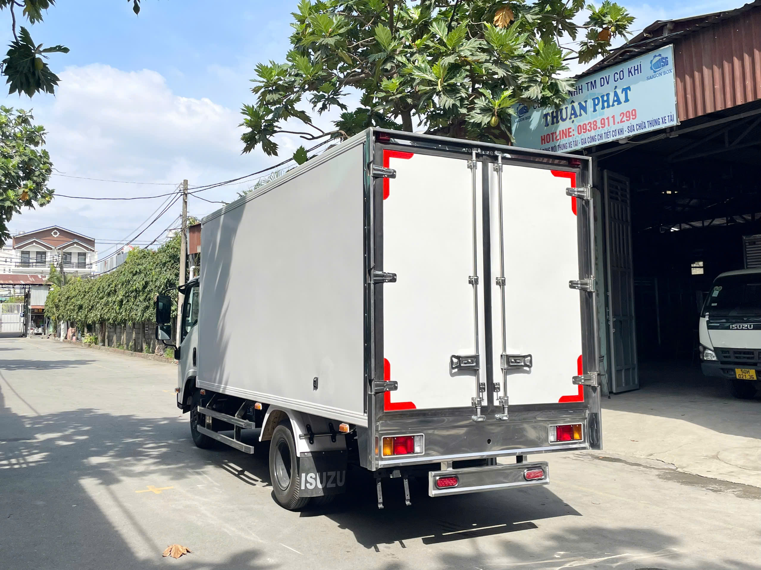 ISUZU QKR210 - THÙNG KÍN COMPOSITE - Hình ảnh 4