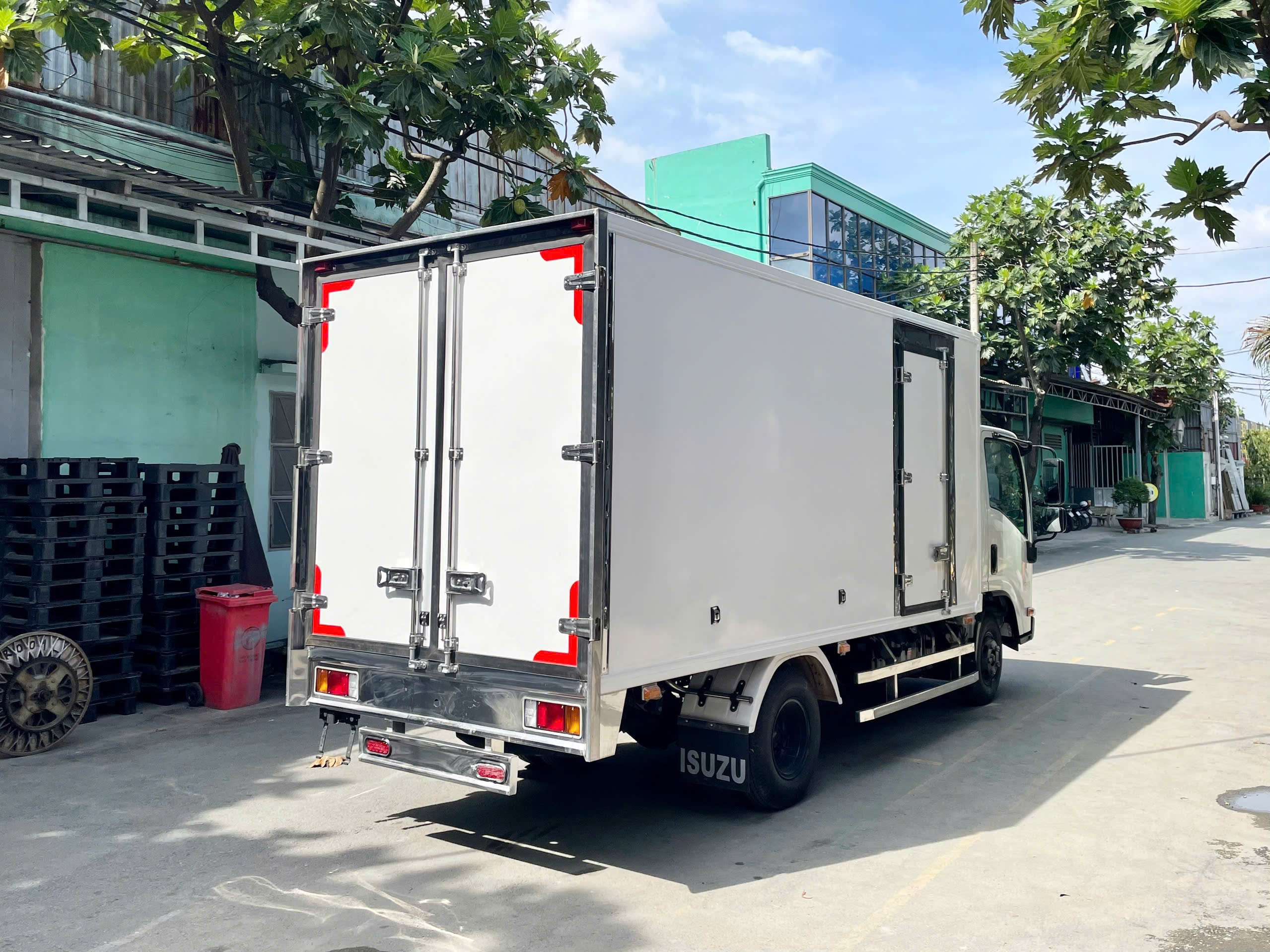 ISUZU QKR210 - THÙNG KÍN COMPOSITE - Hình ảnh 5