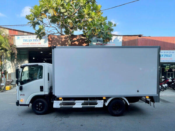 Alternative view of ISUZU QKR210 - THÙNG KÍN COMPOSITE